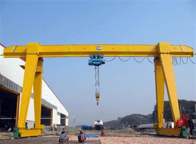 Gru a cavalletto monotrave con paranco elettrico